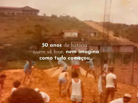 Registro histórico da construção do templo com participação da comunidade